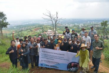 Tim KK ATB ITB selenggarakan diseminasi peningkatan produktivitas tanaman hortikultura dengan bantuan lebah tanpa sengat di Bukit Sandy, Kabupaten Bandung